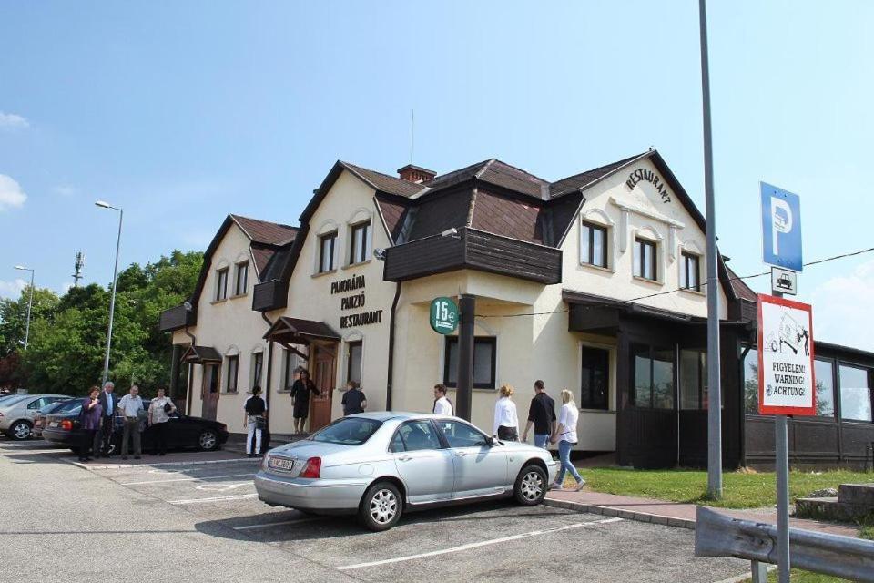 Panorama Panzio Bed and Breakfast Tatabánya Εξωτερικό φωτογραφία
